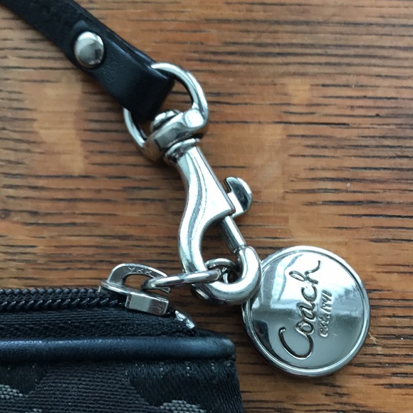 Coach Handbags - Coach wristlet